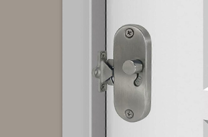 Pose de verrou de sécurité